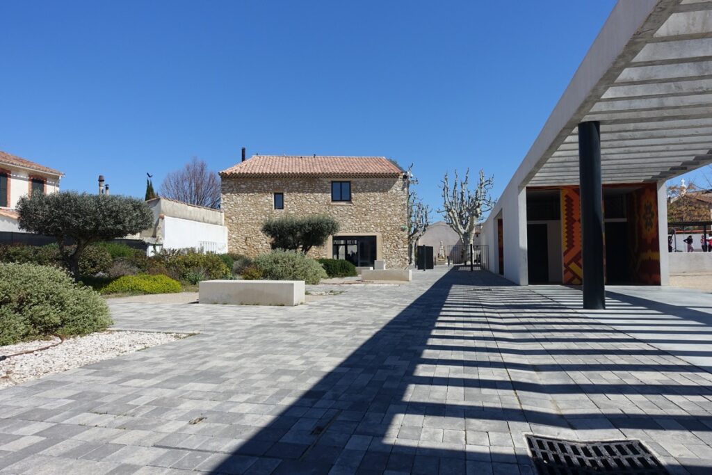 Gignac-la-Nerthe, pavillon du centre-ville et place publique (square et espace intergénérationnel), Comac (Agence Comac François Jaubert et Bast
