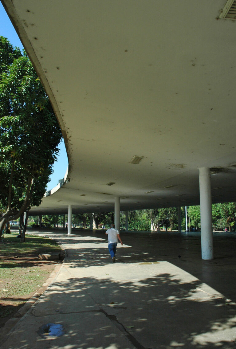 Grande Marquise du MAM (Museu de Arte Moderna Mus&eacute;e d'Art Moderne), Oscar Niemeyer - Parque Ibirapuera, S&atilde;o Paulo - CTrinquier Agam